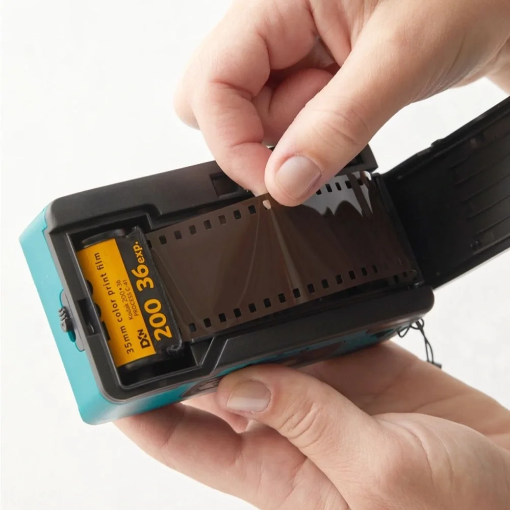 Retro UO 35mm Flash Camera